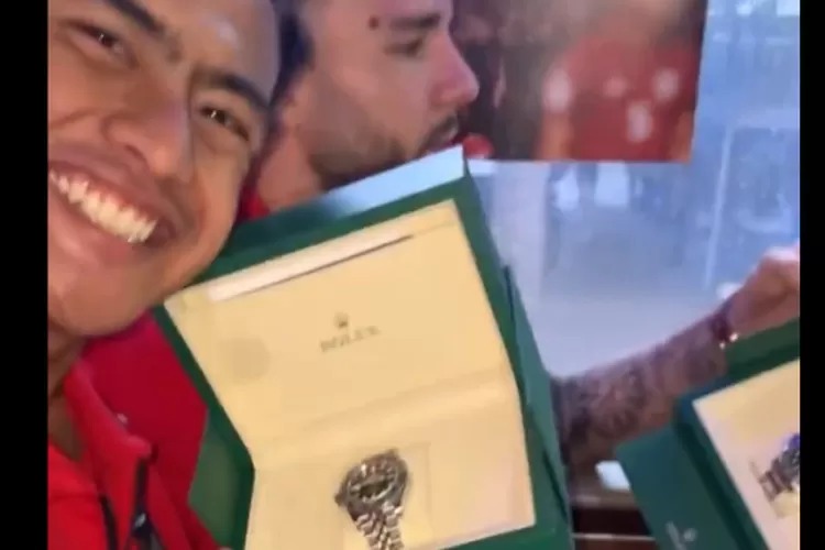 Kemenangan Timnas Dibayar Jam Rolex Rp254 Juta, Publik Soroti Hadiah Prabowo di Tengah Efisiensi Anggaran
